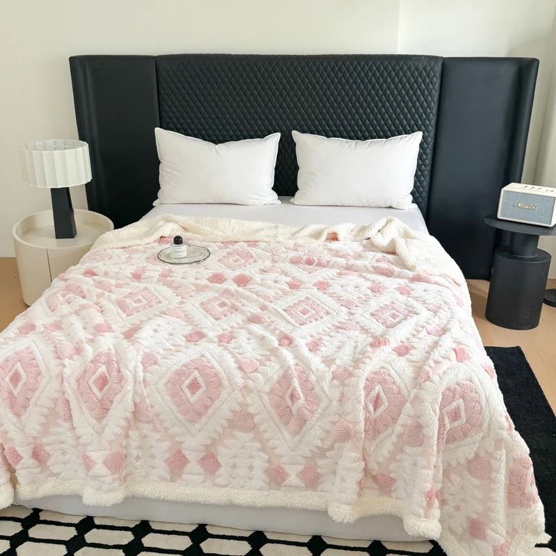 Geometric Patterned Jacquard Fleece Blanket Double Layer Thick Warm Taffeta Sofa Throw Blanket Autumn Winter Plush Bed Blanket